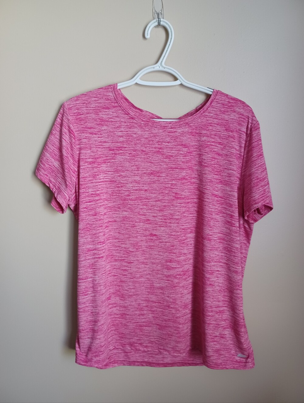 Women's Size XL Pink And White Amazon Essentials Active Wear Light Weight Shirt